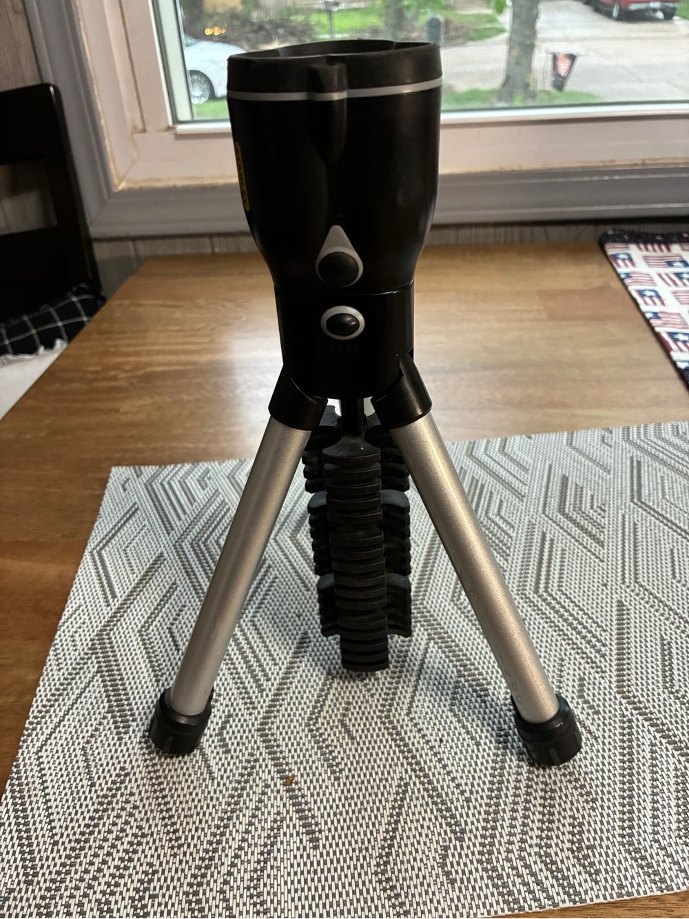 Stanley Maxlife 369 LED Tripod Torch  3-9 AA batterieswith Head and Silver Legs